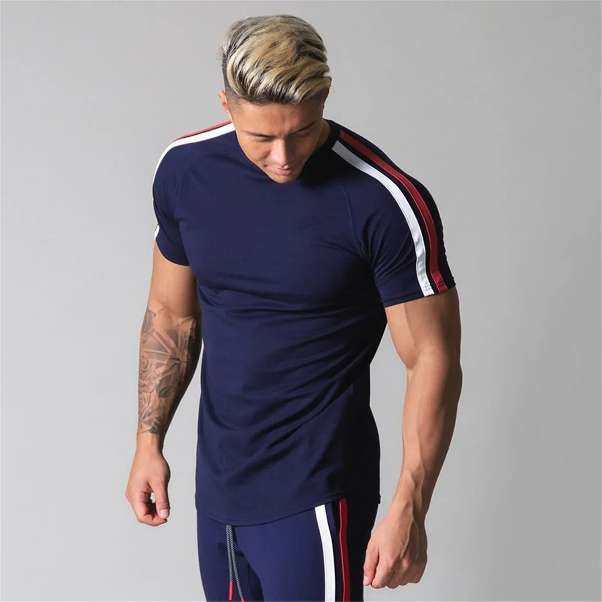 Red Gym Fitness T-shirt Men Running Sport Skinny Shirt Short Sleeve Cotton Tee Tops Summer Male Bodybuilding Training Clothing