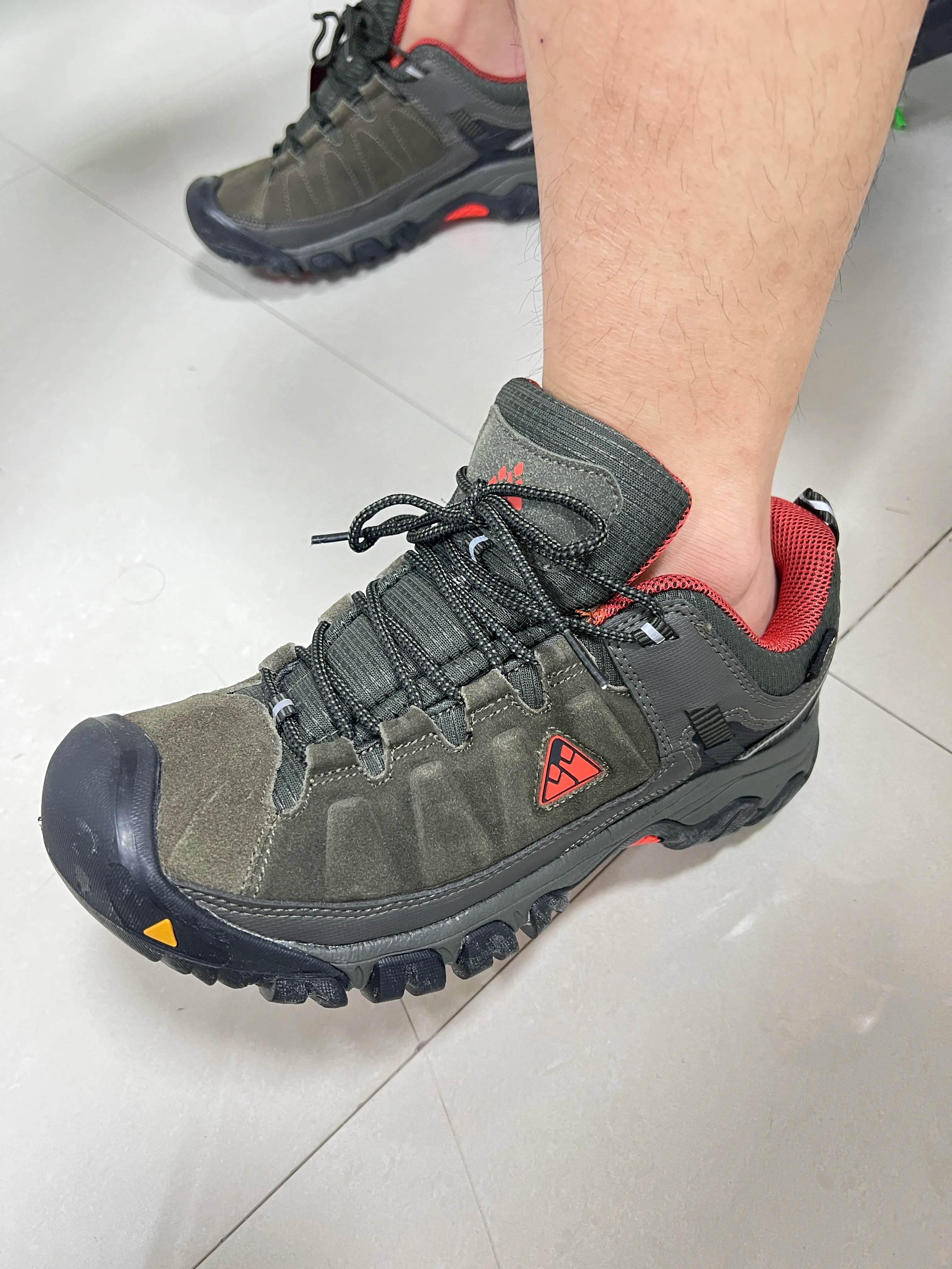 HIKEUP New High Quality Men Hiking Shoes Durable Leather Climbing Shoes Outdoor Walking Sneakers Rubber Sole Factory Outlet