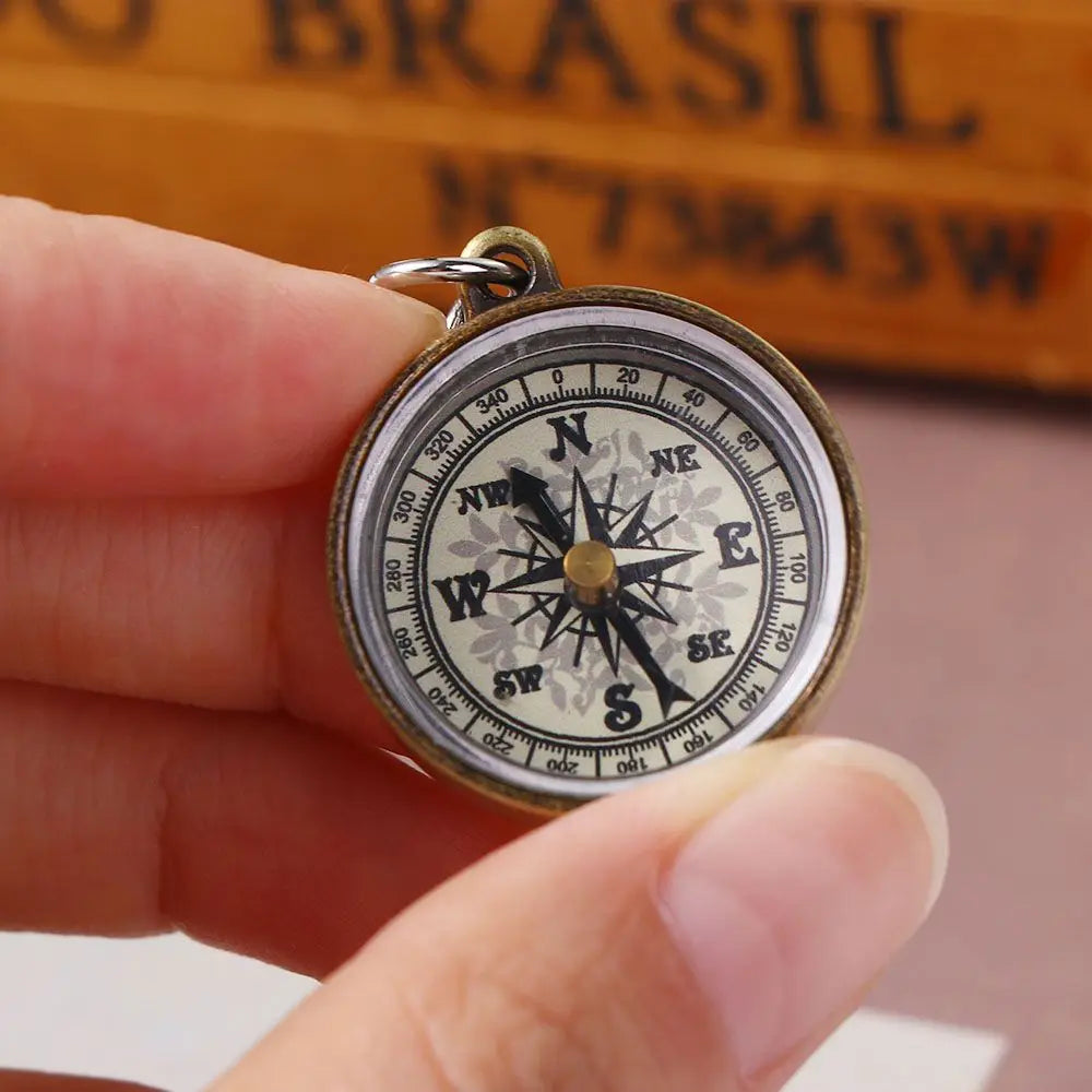 Travel Gift Navigation Tools Vintage Zinc Alloy Climbing Equipment Pocket Compass Camping Compass Key Ring Mini Compass