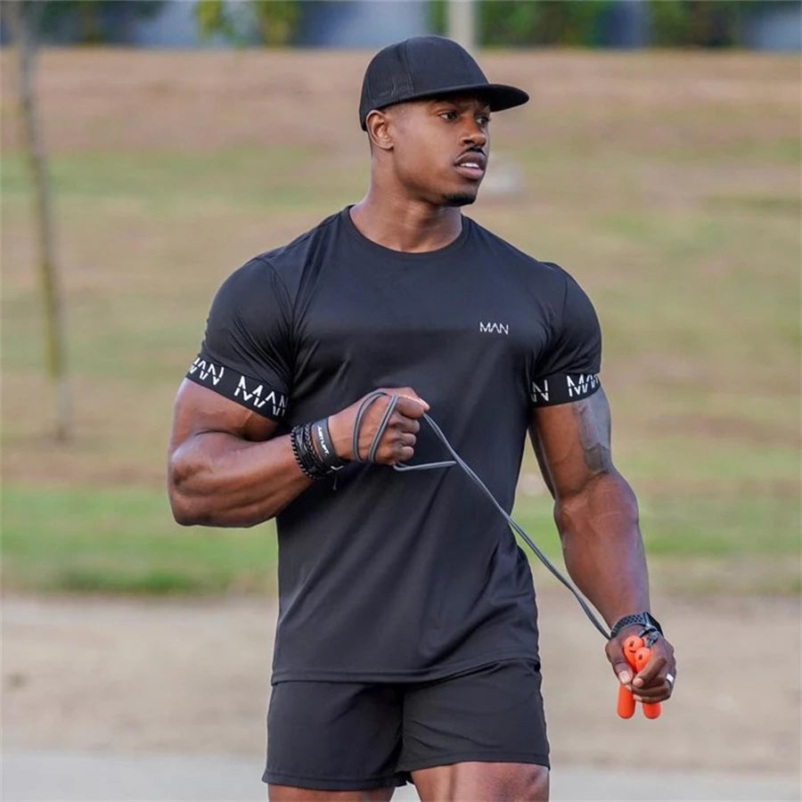 2024 New Men's Short-sleeved Gyms Fitness T-shirt Summer Running Fitness Top Streetwear Comfortable Sports T-shirt clothing